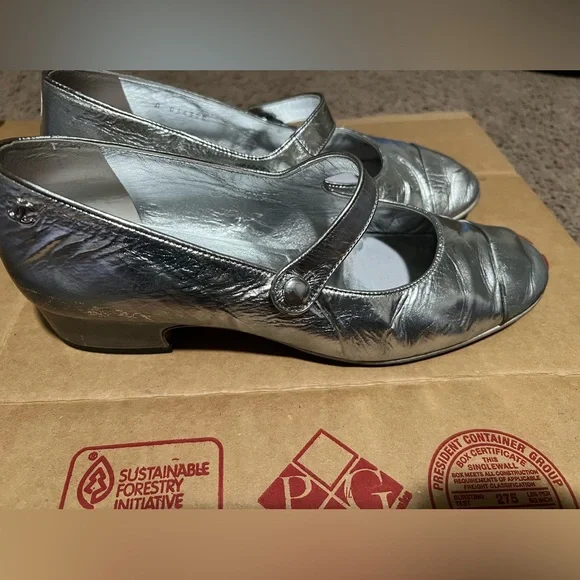 Chanel Silver Mary Jane Women's Shoes. READ DESCRIPTION - Picture 14 of 14